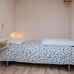 6 Person In Knebel Сasa de vacaciones Ørby