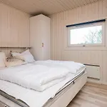 6 Person In Knebel * Ørby
