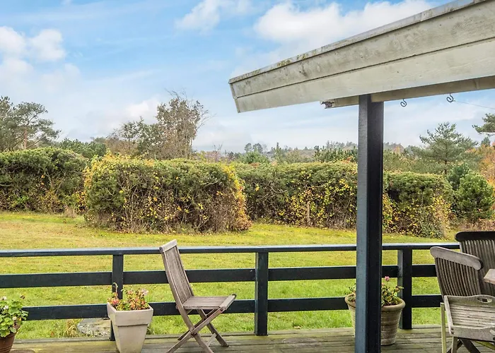 6 Person In Knebel *