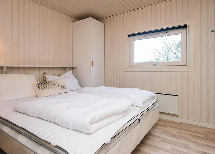 6 Person In Knebel * Ёрбю